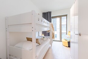 New Holiday Home With Parking Near the Beach