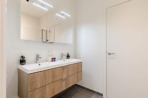 New Holiday Home With Parking Near the Beach