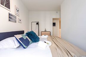 New Holiday Home With Parking Near the Beach