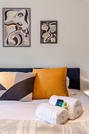 New Holiday Home With Parking Near the Beach