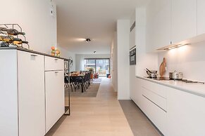 New Holiday Home With Parking Near the Beach