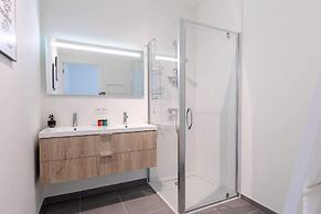 New Holiday Home With Parking Near the Beach