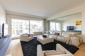 Modern Apartment at the Beach With Parking