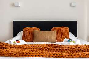 Modern Apartment at the Beach With Parking