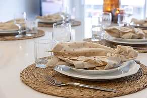 Modern Apartment at the Beach With Parking