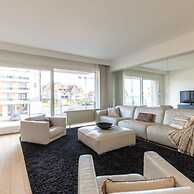 Modern Apartment at the Beach With Parking