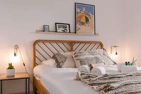 Lovely Sunny Flat Just Near the Beach and the sea