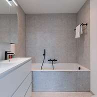 Renovated Apartment With sea View and Parking