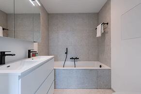 Renovated Apartment With sea View and Parking