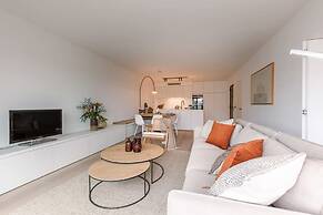 Renovated Apartment With sea View and Parking