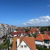 Renovated Apartment With sea View and Parking