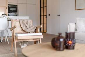 Renovated Apartment With sea View and Parking