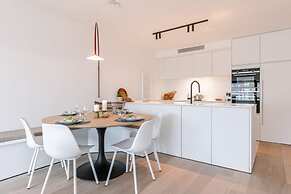 Renovated Apartment With sea View and Parking