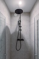 Renovated Apartment With sea View and Parking