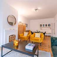 Comfy 1-bedroom Apartment With Side Seaview