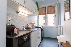 Comfy 1-bedroom Apartment With Side Seaview