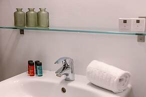 Comfy 1-bedroom Apartment With Side Seaview