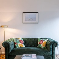 Comfy 1-bedroom Apartment With Side Seaview