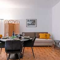 Comfy 1-bedroom Apartment With Side Seaview