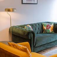 Comfy 1-bedroom Apartment With Side Seaview