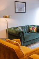 Comfy 1-bedroom Apartment With Side Seaview