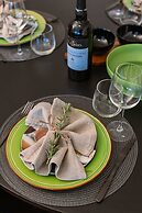 Comfy 1-bedroom Apartment With Side Seaview