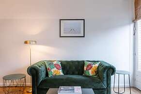 Comfy 1-bedroom Apartment With Side Seaview