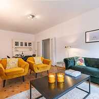 Comfy 1-bedroom Apartment With Side Seaview