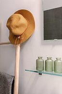 Comfy 1-bedroom Apartment With Side Seaview