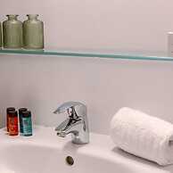 Comfy 1-bedroom Apartment With Side Seaview