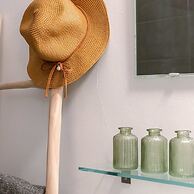 Comfy 1-bedroom Apartment With Side Seaview