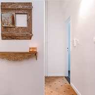 Comfy 1-bedroom Apartment With Side Seaview