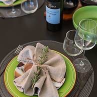 Comfy 1-bedroom Apartment With Side Seaview