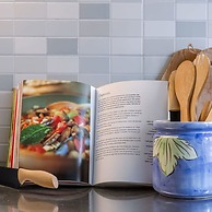 Comfy 1-bedroom Apartment With Side Seaview