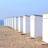 Comfy 1-bedroom Apartment With Side Seaview