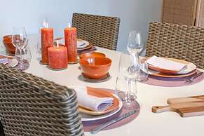 Beautiful and Spacious Studio With Side Seaview