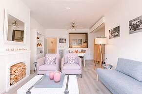 Beautiful and Spacious Studio With Side Seaview