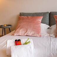 Beautiful and Spacious Studio With Side Seaview