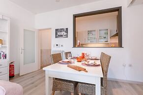 Beautiful and Spacious Studio With Side Seaview