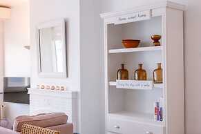 Beautiful and Spacious Studio With Side Seaview