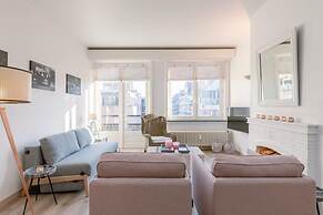 Beautiful and Spacious Studio With Side Seaview