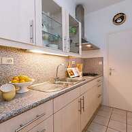 Beautiful and Spacious Studio With Side Seaview