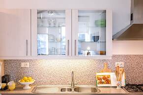 Beautiful and Spacious Studio With Side Seaview