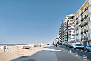 Beautiful and Spacious Studio With Side Seaview