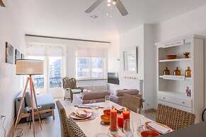 Beautiful and Spacious Studio With Side Seaview