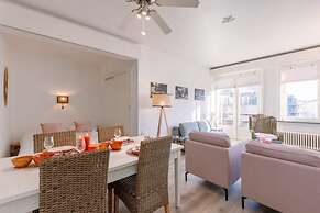 Beautiful and Spacious Studio With Side Seaview