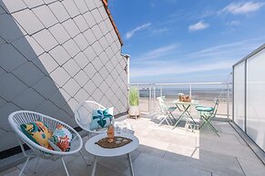 Stunning Studio With Sea-view on top Location