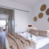 Stunning Studio With Sea-view on top Location