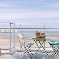 Stunning Studio With Sea-view on top Location