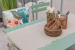 Stunning Studio With Sea-view on top Location